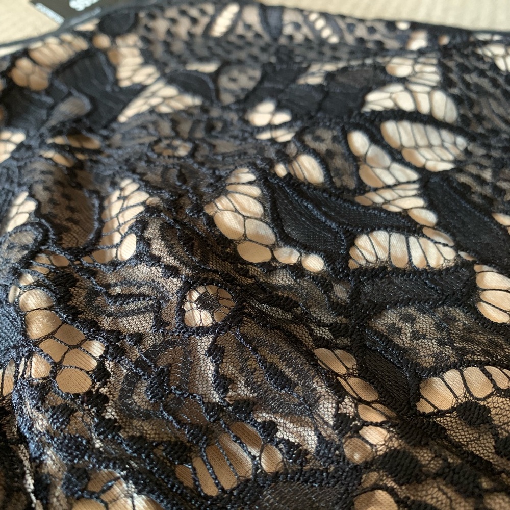 Lace Overlay Tank Top - Picture 3 of 4